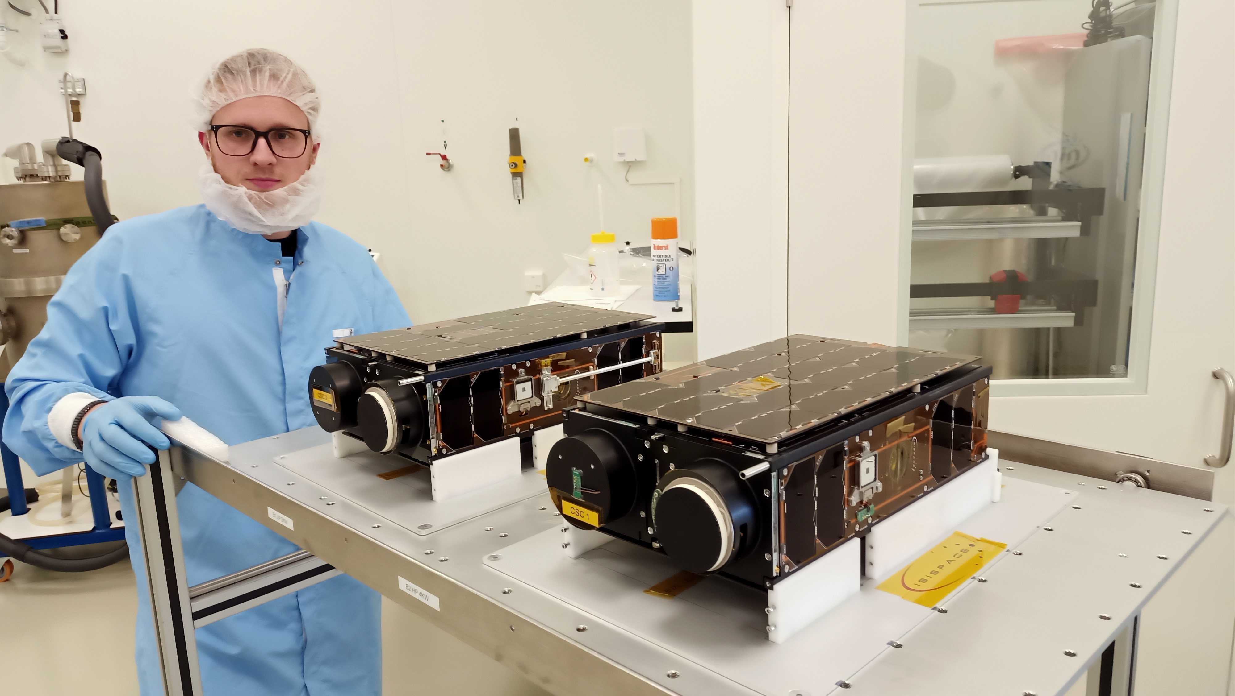 Cubesatcarrier at thermal vacuum facility