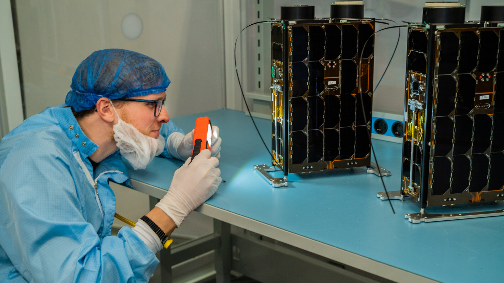 Inspecting CubeSats — ESA CubeSatCarrier mission